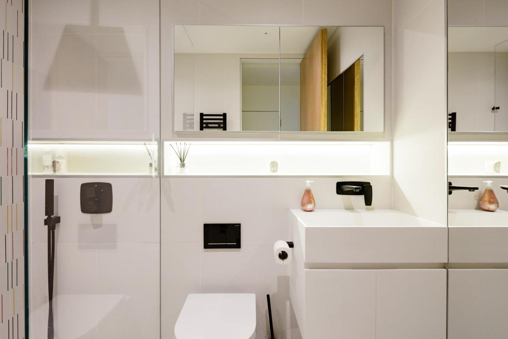 Modern Apartment & Rooms At Charing Cross Лондон Экстерьер фото